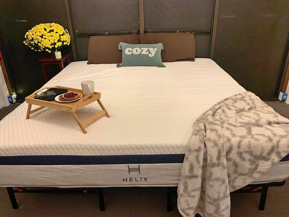 Helix Midnight California King Mattress - Like New