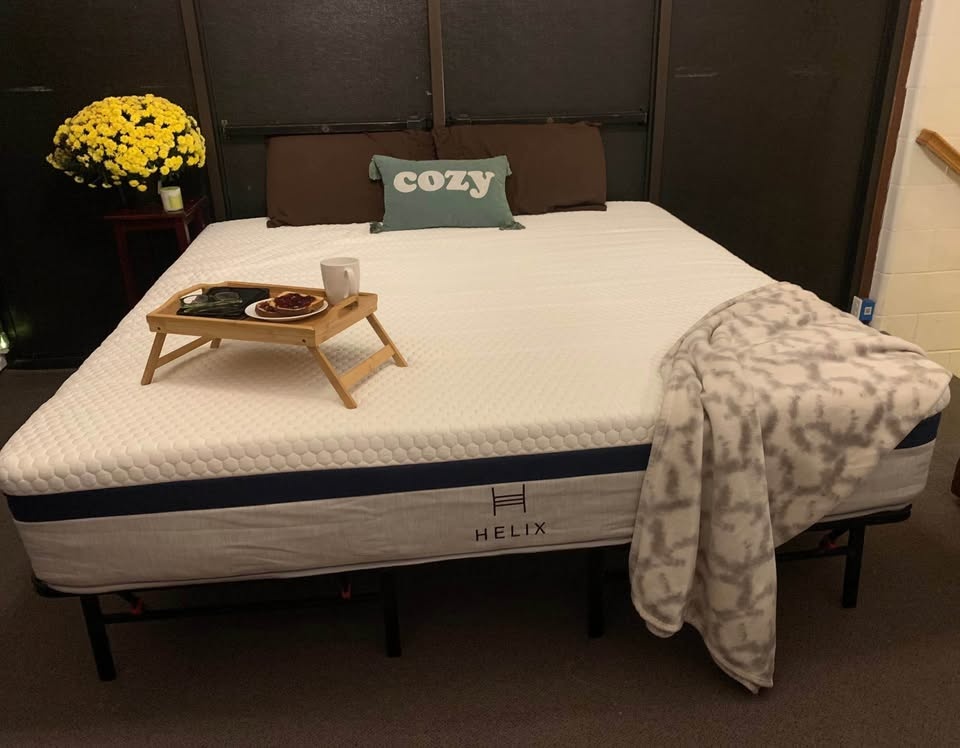 Helix Midnight California King Mattress - Like New - photo 3