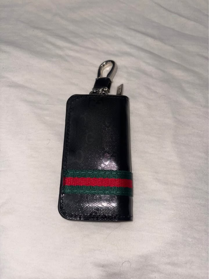 Gucci Black Key Case w Red and Green Stripe - photo 2