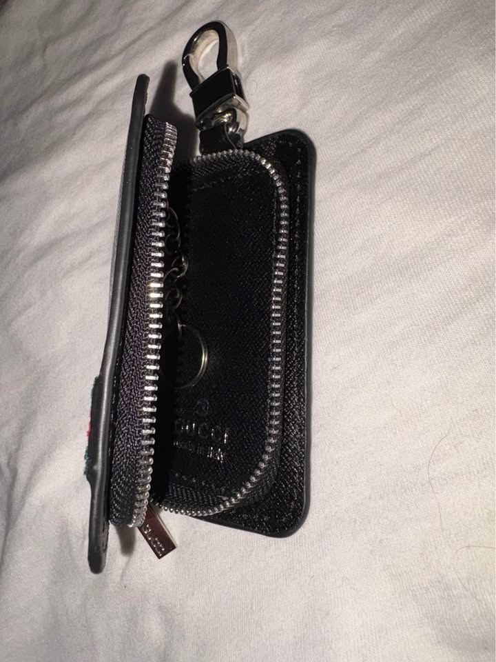 Gucci Black Key Case w Red and Green Stripe - photo 4