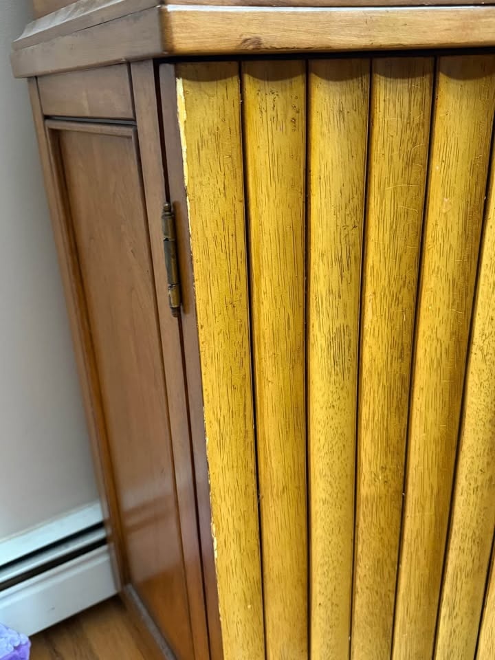 Free China Cabinet w/light. Must pick up in Putnam Valley - photo 2