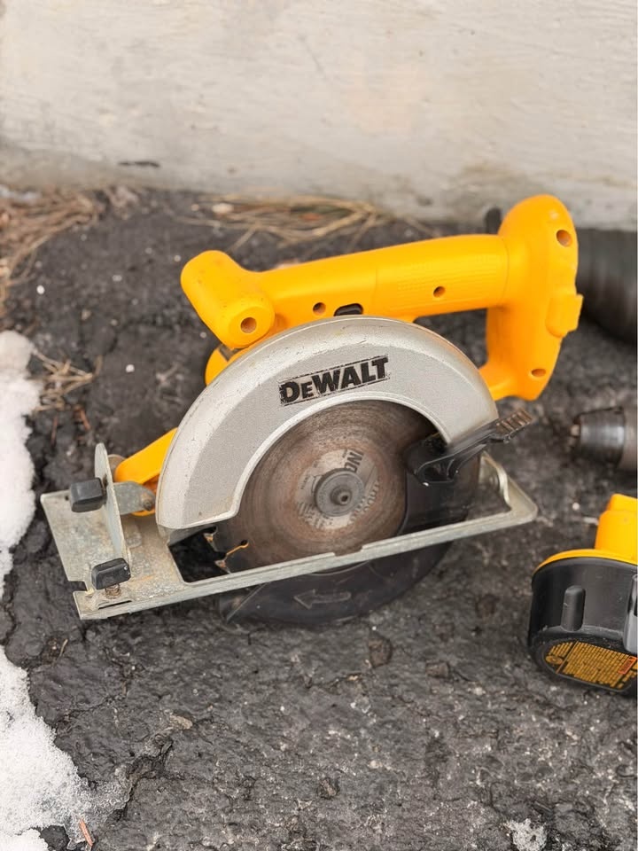 DeWalt 18V XRP Drill Circular Saw Recip Saw Combo Kit - photo 2