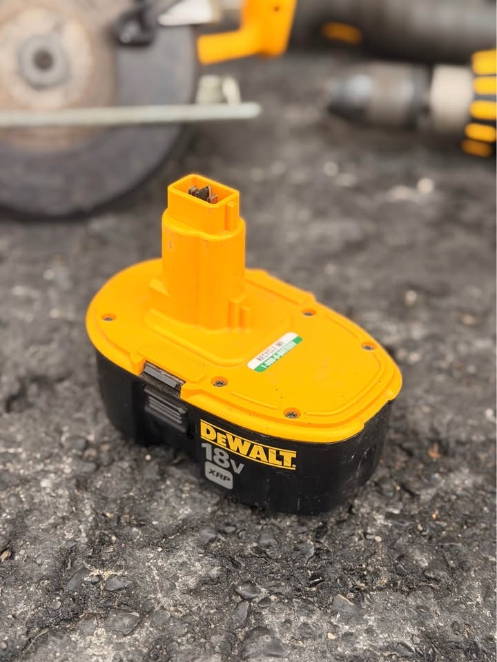 DeWalt 18V XRP Drill Circular Saw Recip Saw Combo Kit - photo 3