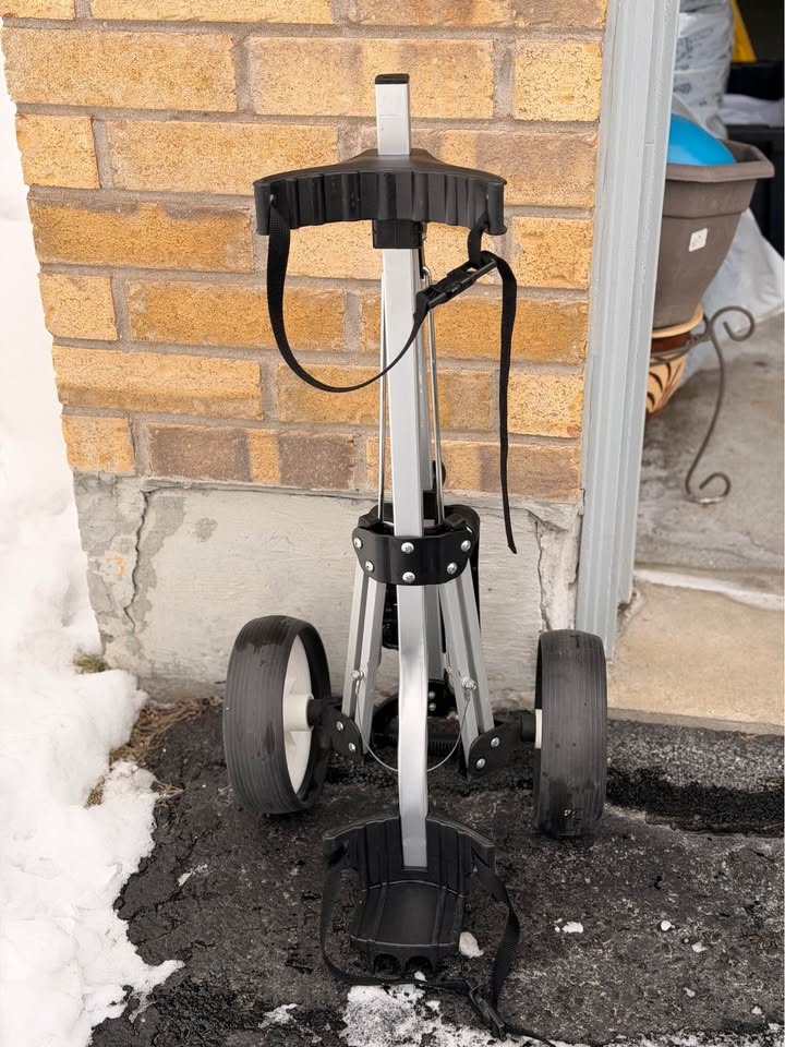 Folding 2-Wheel Golf Push Cart – Lightweight & Used – Works Grea - photo 2