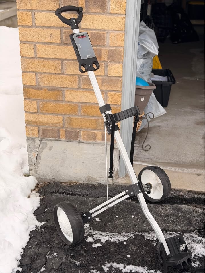 Folding 2-Wheel Golf Push Cart – Lightweight & Used – Works Grea - photo 5