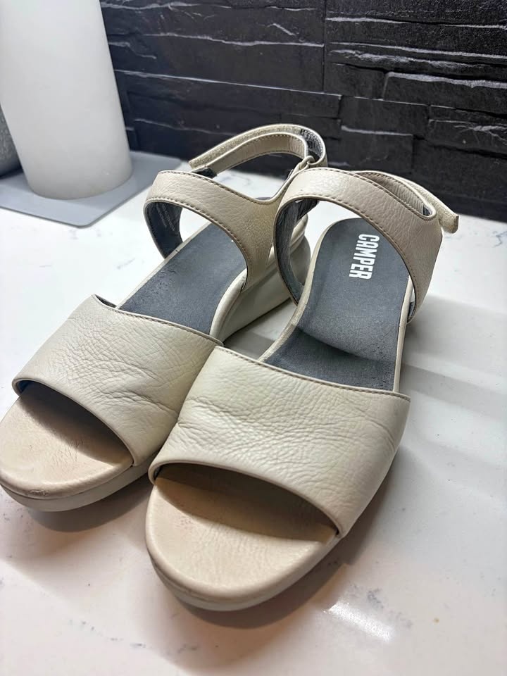 Camper Women’s Heeled Sandal (size 7)