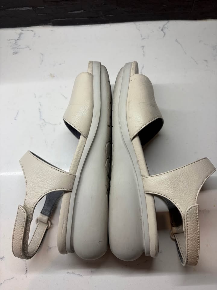Camper Women’s Heeled Sandal (size 7) - photo 3