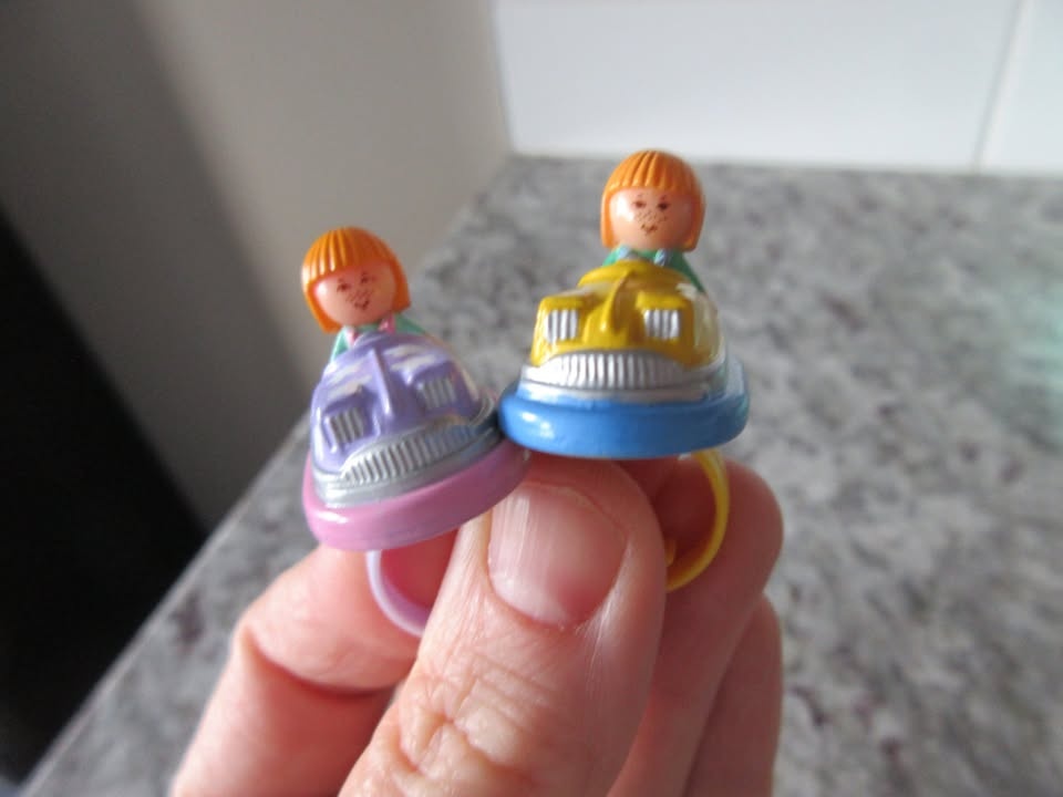1989 Polly Pocket High Street Money Box & x2 Rings - photo 4