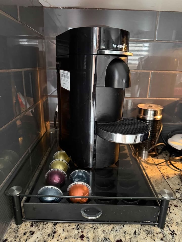 Nespresso Vertuo Plus With Pod Tray - photo 2