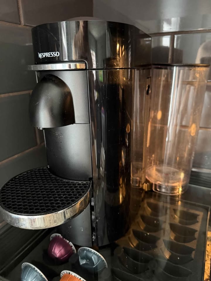 Nespresso Vertuo Plus With Pod Tray - photo 3