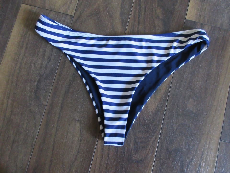 Ladies Small Swim Suit - photo 3