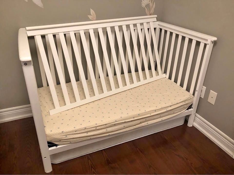 Storkcraft Hillcrest Crib. Mattress Included.