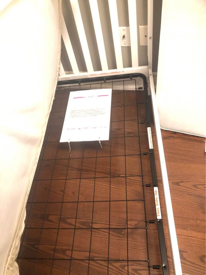 Storkcraft Hillcrest Crib. Mattress Included. - photo 4