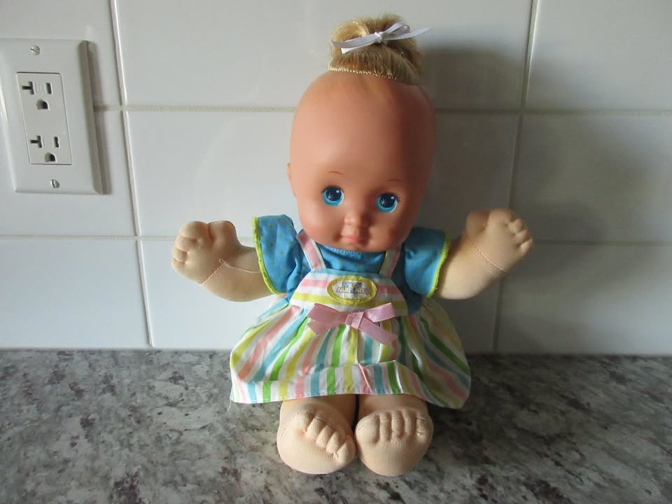1989 Magic Nursery Doll with Extra Outfit - photo 2
