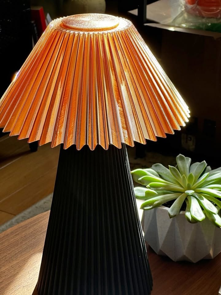 Table Lamp Pleated Spire