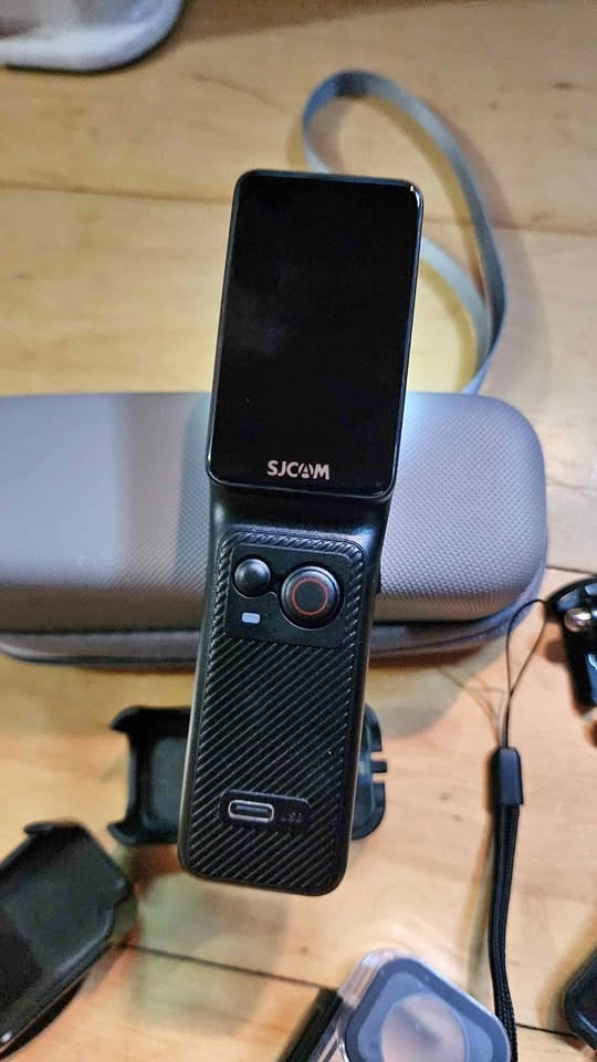 Brand new SJCAM C400 vlogging camera