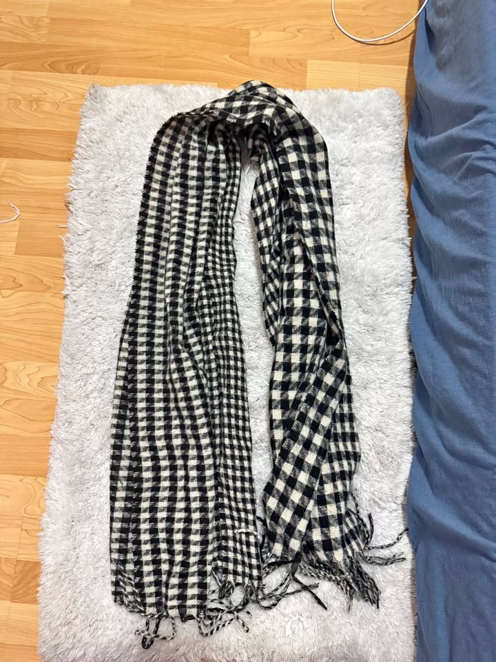 black & white checkered scarf