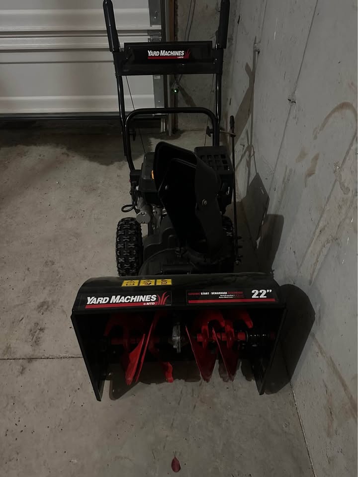 Yard Machines 22” 208cc Snowblower — Electric Start — 2 Stage - photo 3