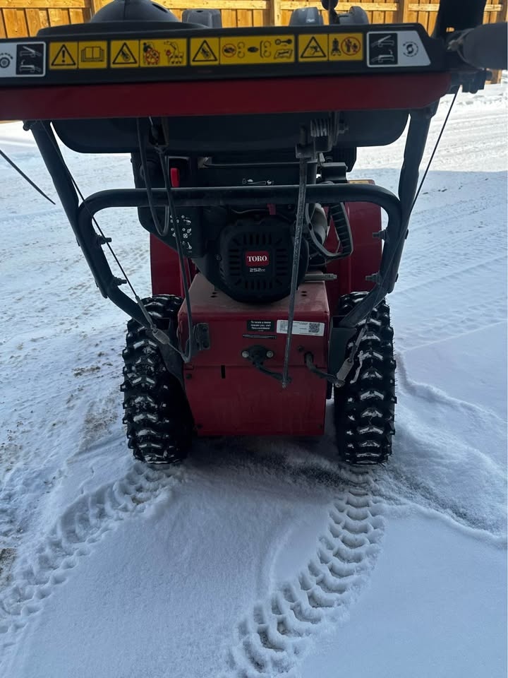 Toro Power Max 828 OAE Snowblower — Electric + Pull Start — 28” - photo 4
