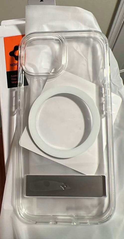 Spigen MagSafe Case for iPhone 15, 14, 13 - Crystal Clear - photo 4