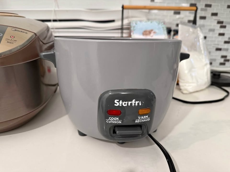Starfrit Electric Rice Cooker (6-Cup Capacity)
