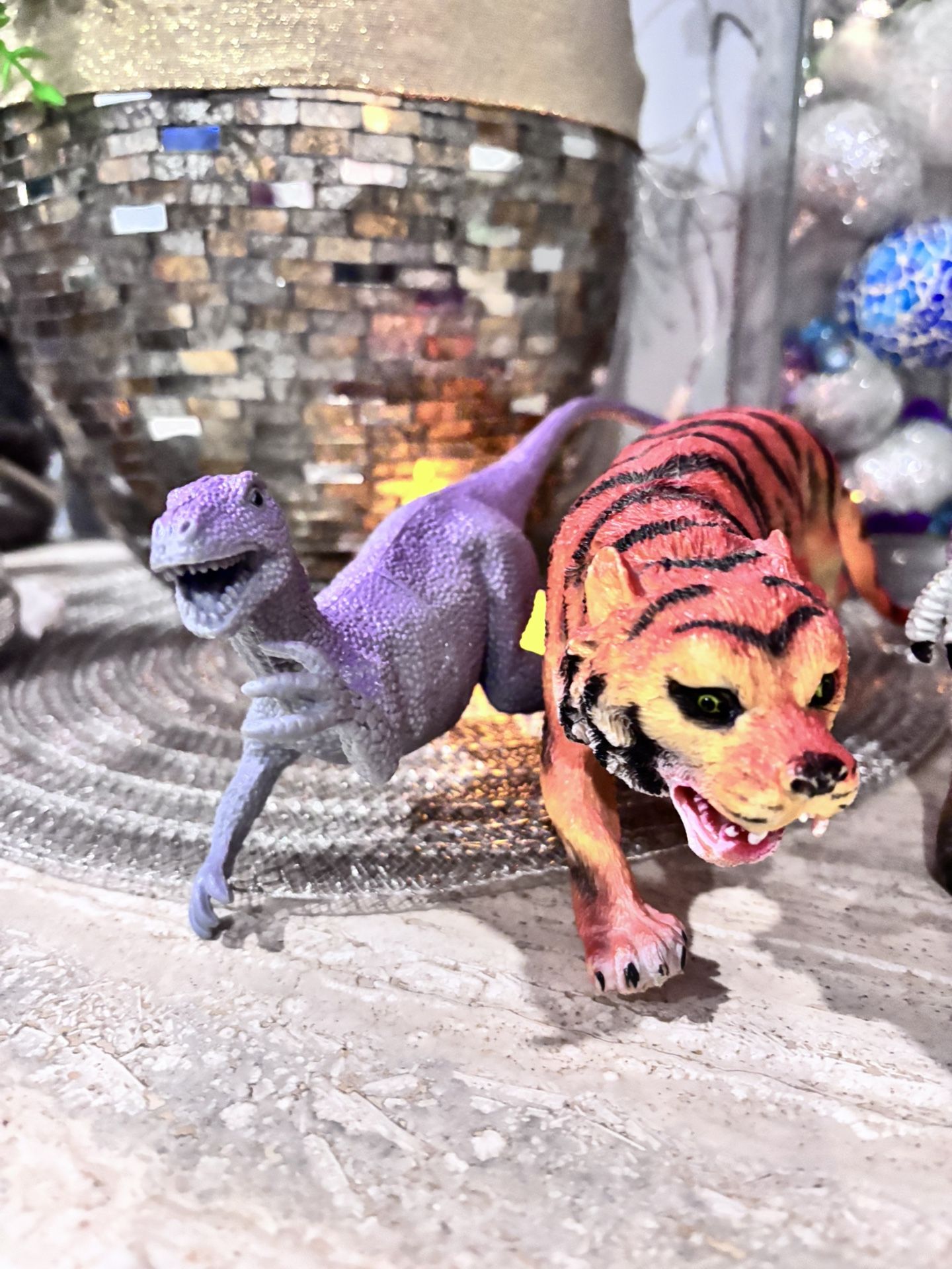 Realistic Toy Animal & Dinosaur Figurines – Tiger & Dinosaur Tri - photo 2