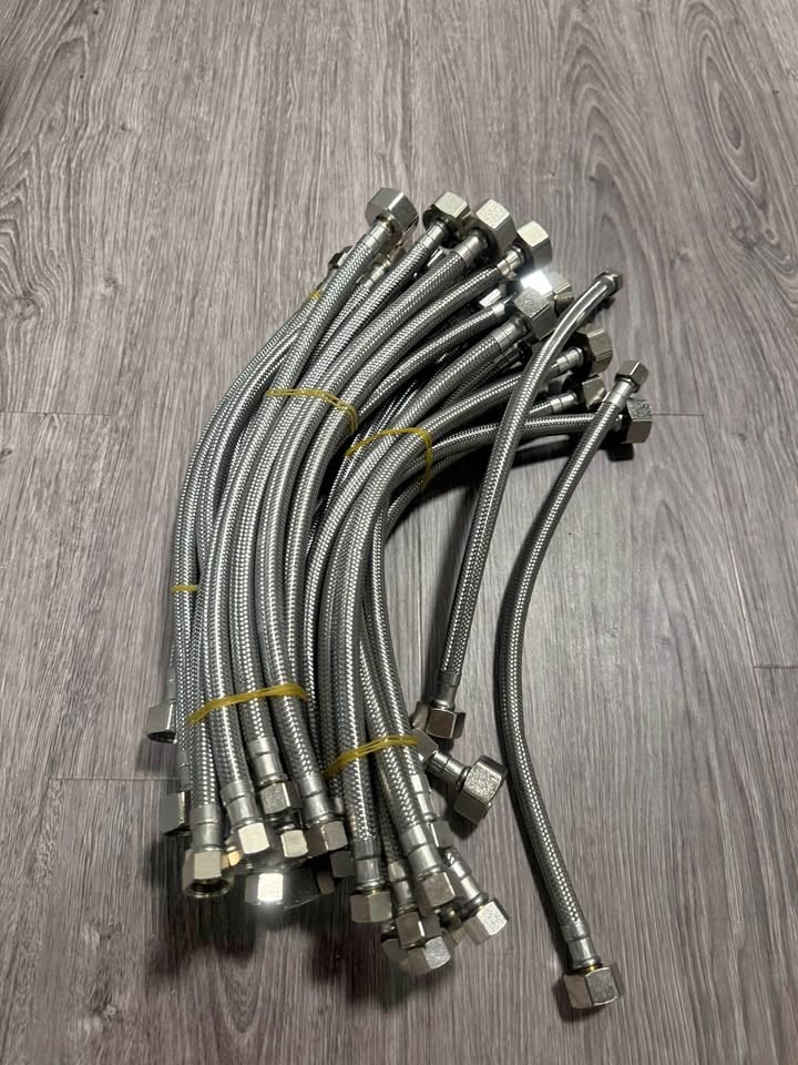 Toilet water connection