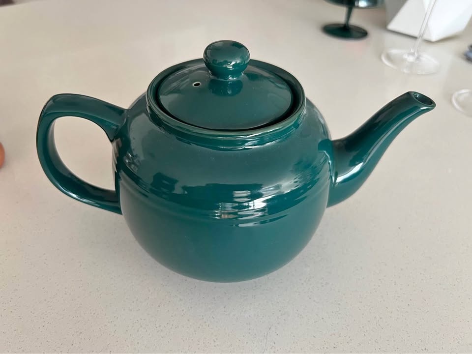 Teapot - Green - like-new