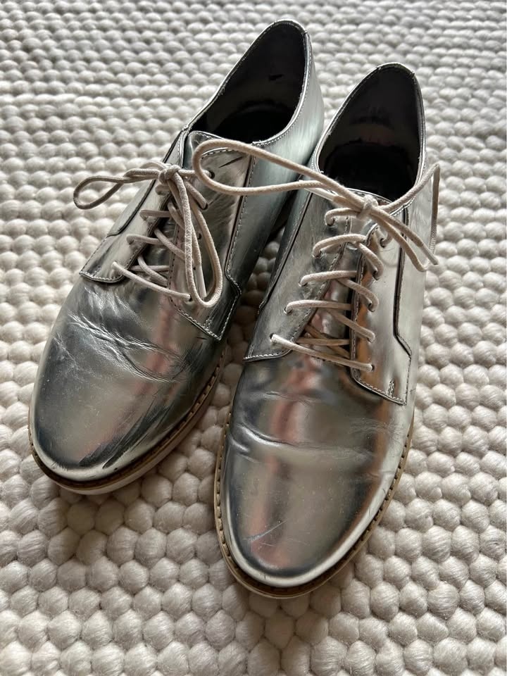 Senso Diffusion Silver Shoes - lace ups size 9