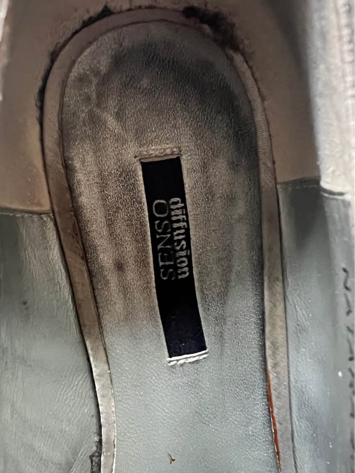 Senso Diffusion Silver Shoes - lace ups size 9 - photo 3