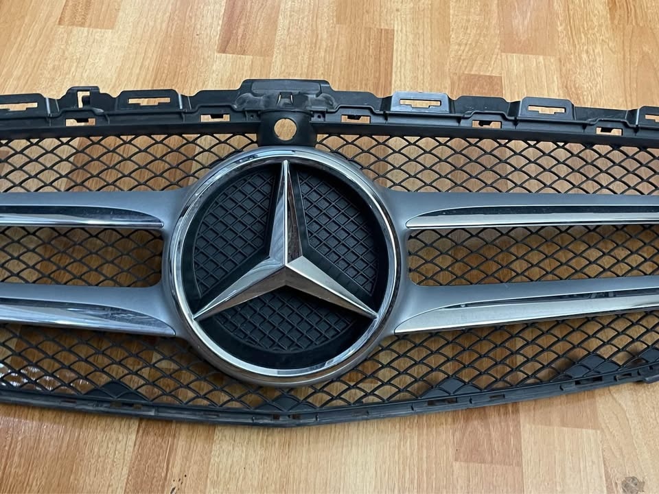 New OEM Mercedes Benz Original Grill 2016-2018 - photo 2
