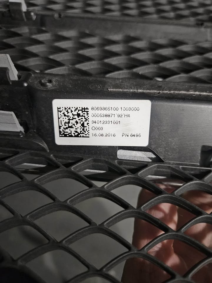 New OEM Mercedes Benz Original Grill 2016-2018 - photo 3