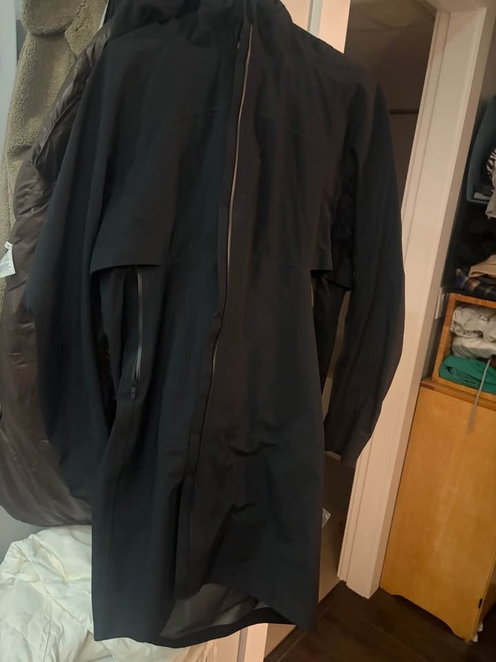 Lululemon Black Long Rain Jacket Size 12 - photo 2
