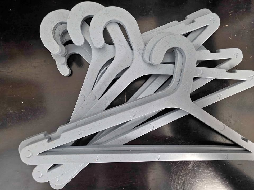 8 Baby Hangers