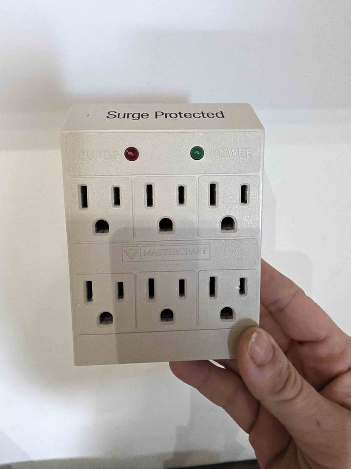 🧡 Surge Protected Multi Outlet Adaptor