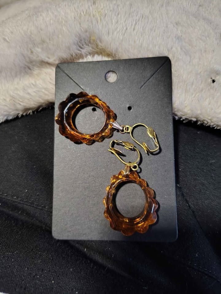 Vintage 1950s Amber Far Fetched Fish Clip-On Earrings - photo 4
