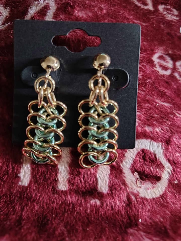 Ring Chain Earrings - Chainmail gold & blue screw back - photo 2