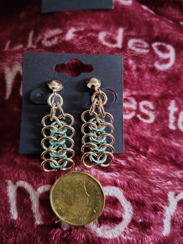 Ring Chain Earrings - Chainmail gold & blue screw back - photo 4