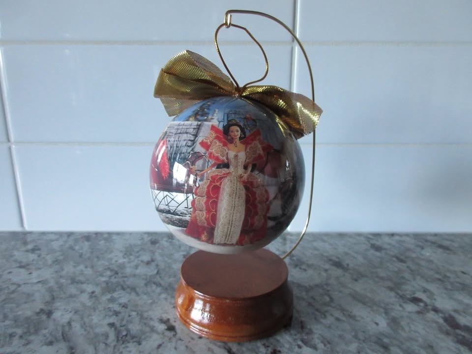 1997 Holiday Barbie 4" Decoupage Ornament with Stand - photo 5
