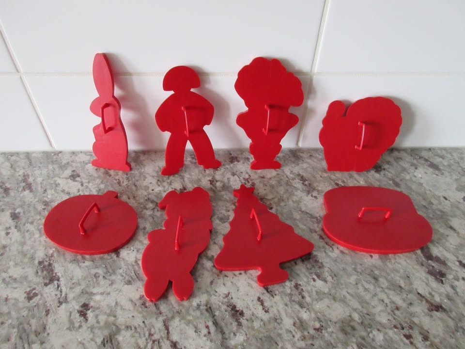 Vintage Tupperware Holiday Cookie Cutter Set - photo 2