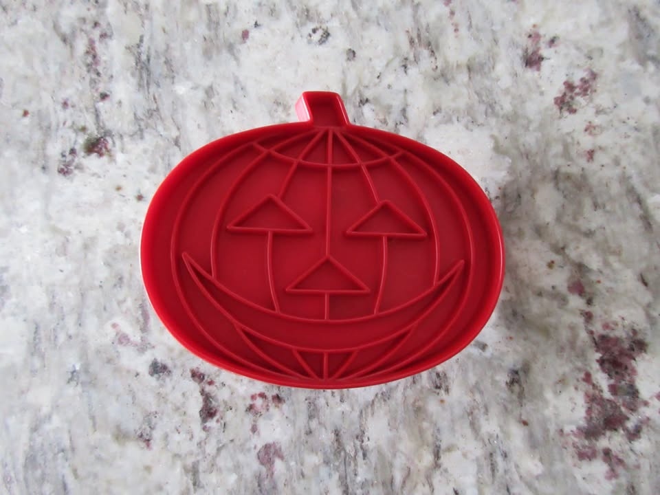 Vintage Tupperware Holiday Cookie Cutter Set - photo 3