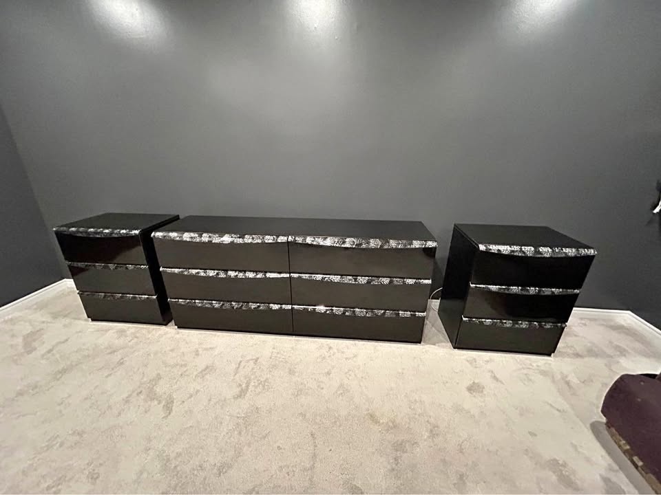 Black Glossy Dressers and Nightstands