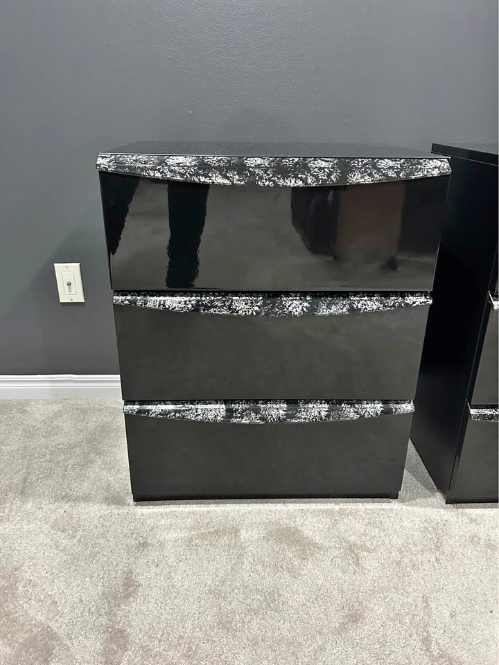 Black Glossy Dressers and Nightstands
