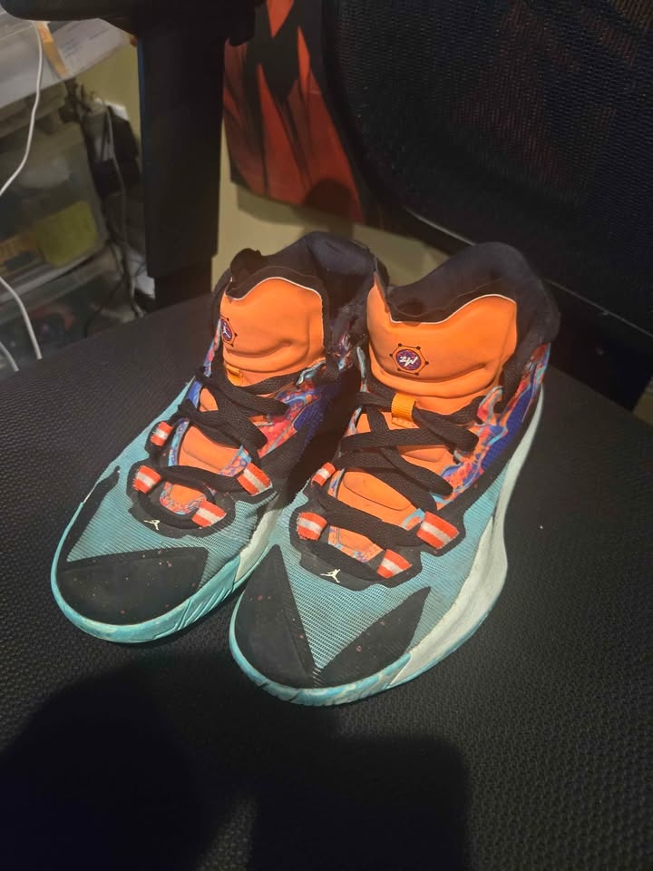 Jordan's size 7y $50 - photo 2
