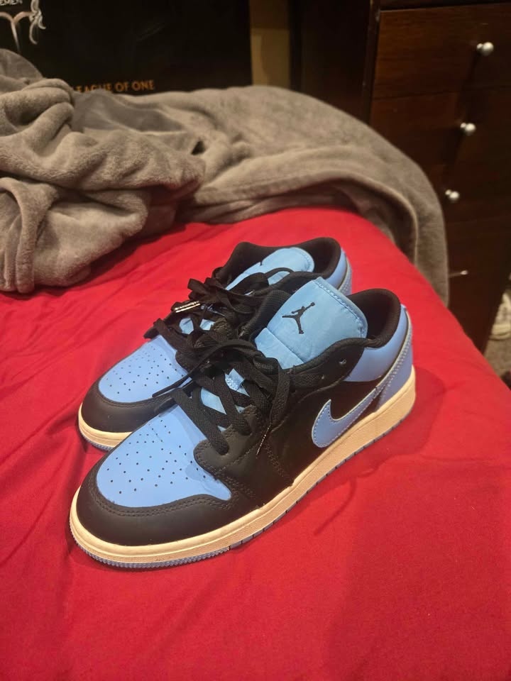 Jordan's size 7y $70 - photo 2