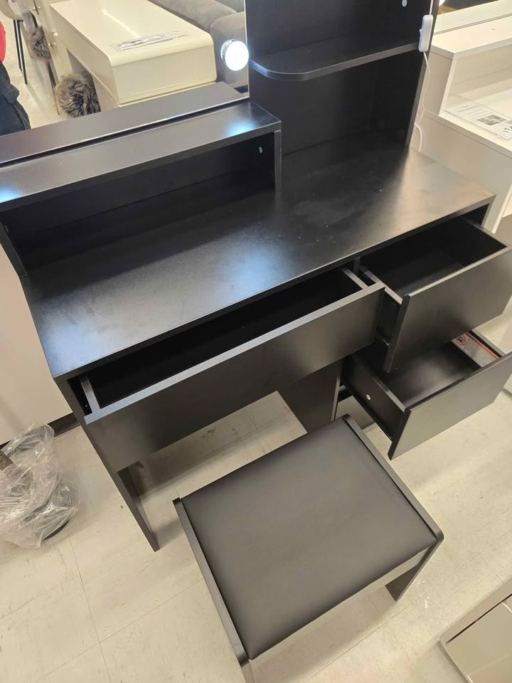 Beautiful Vanity Desk w Chair & Lights - $260 Firm - photo 3