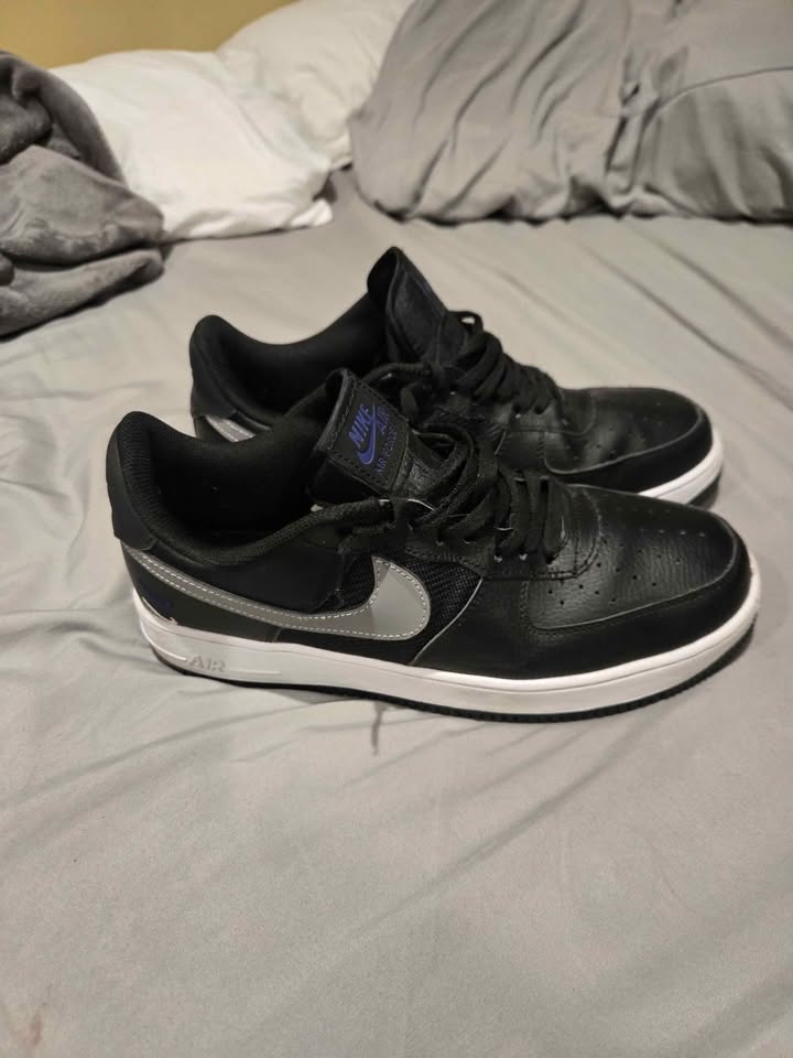 Immaculate Air Force 1s Size 11 - photo 3