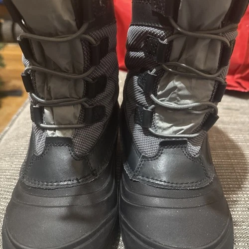 The North Face Alpenglow IV Kids Boots Black Gray Waterproof