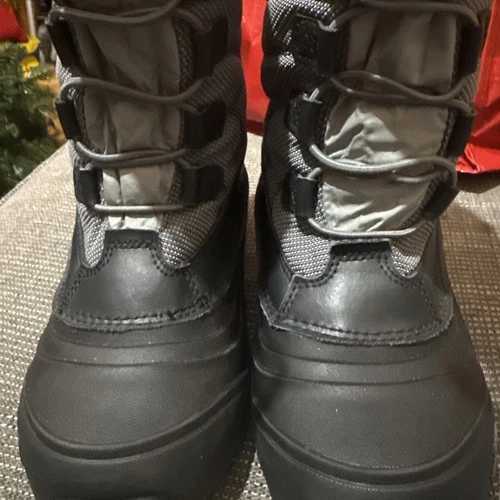 The North Face Alpenglow IV Kids Boots Black Gray Waterproof - photo 4