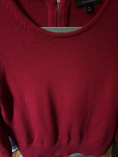 Ann Taylor Red Sweater Size Medium Scoop Neck Gold Zipper Tassel